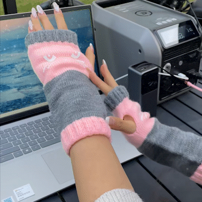 Cilifer®Women's Knitted Fingerless Gloves with Cute Cat Pattern