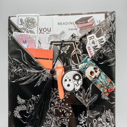 Cilifer®🖤📚Gothic Blind Date with a Book