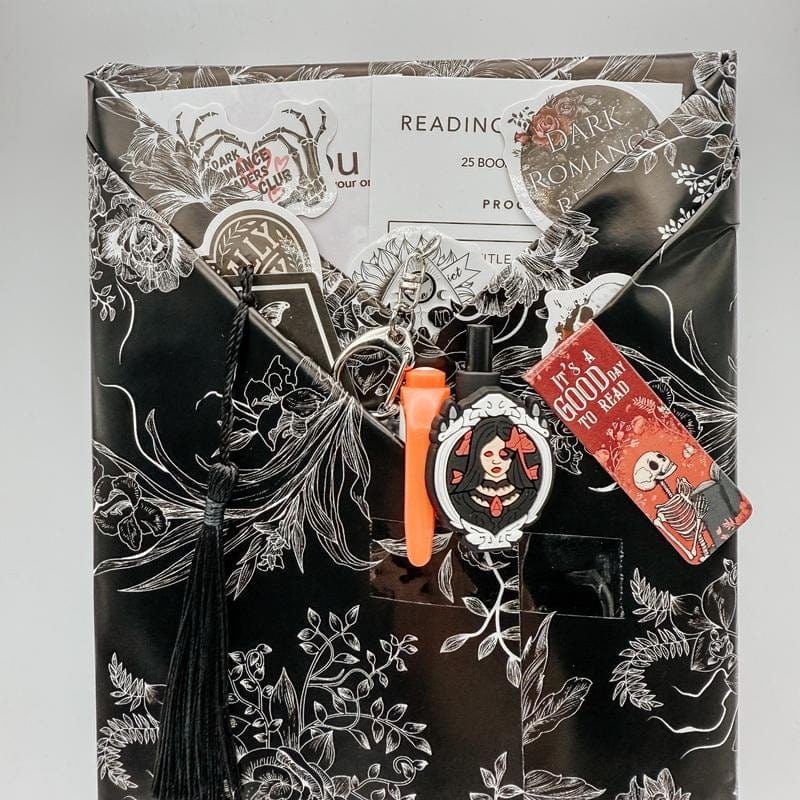 Cilifer®🖤📚Gothic Blind Date with a Book