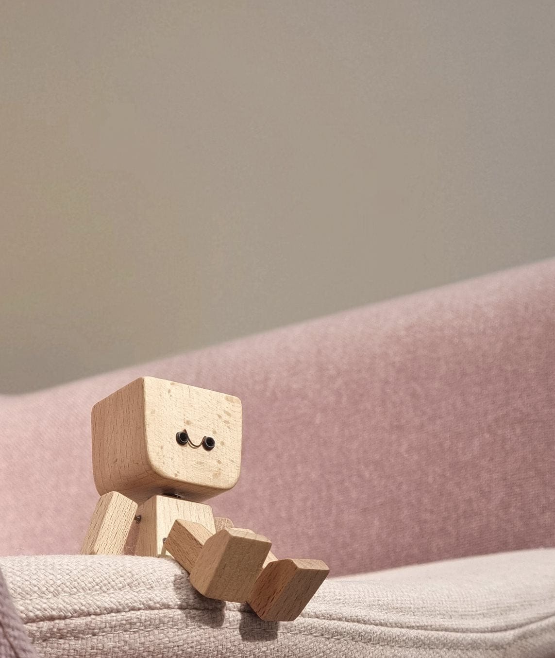 Cilifer®Charming Little Wooden Figure That Sways with 12PCS Magnetic Expressions