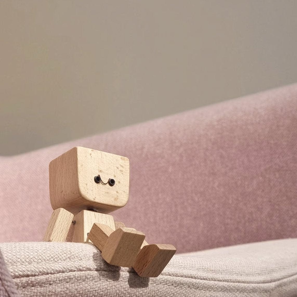 CZTICLE®Handmade Shaking Feet Wooden Doll - Sways with 12PCS Magnetic Expressions