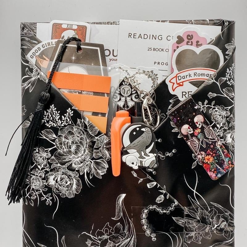 Cilifer®🖤📚Gothic Blind Date with a Book